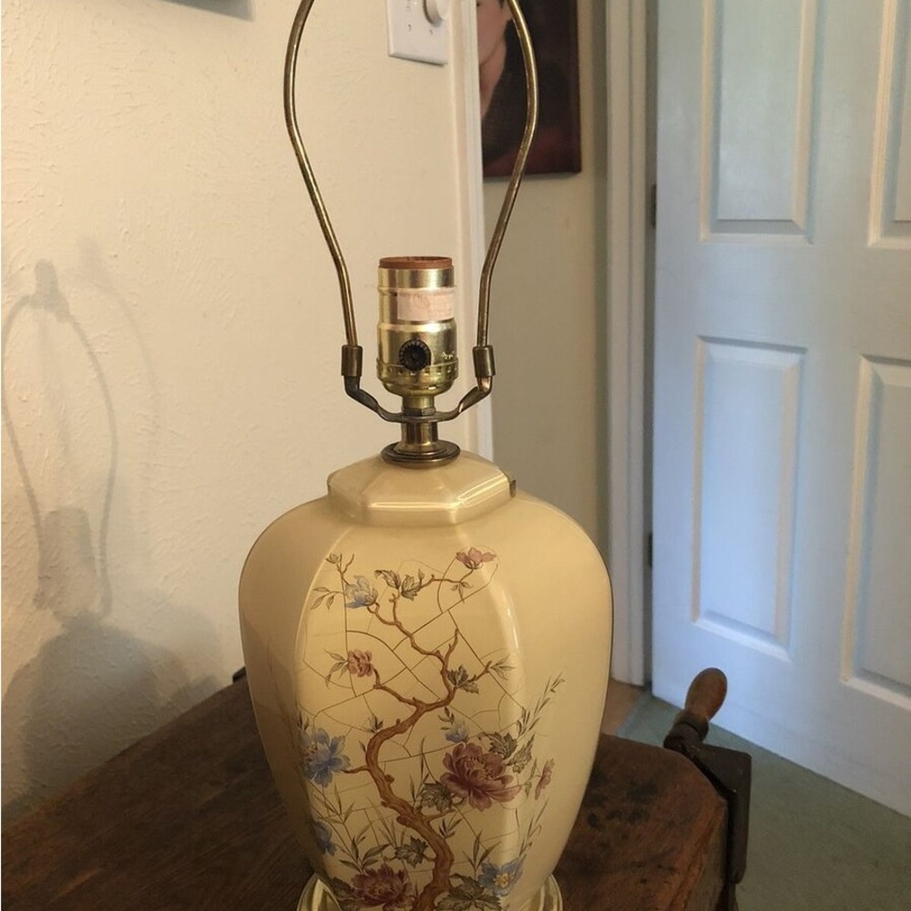 Antique Floral Cream Table Lamp